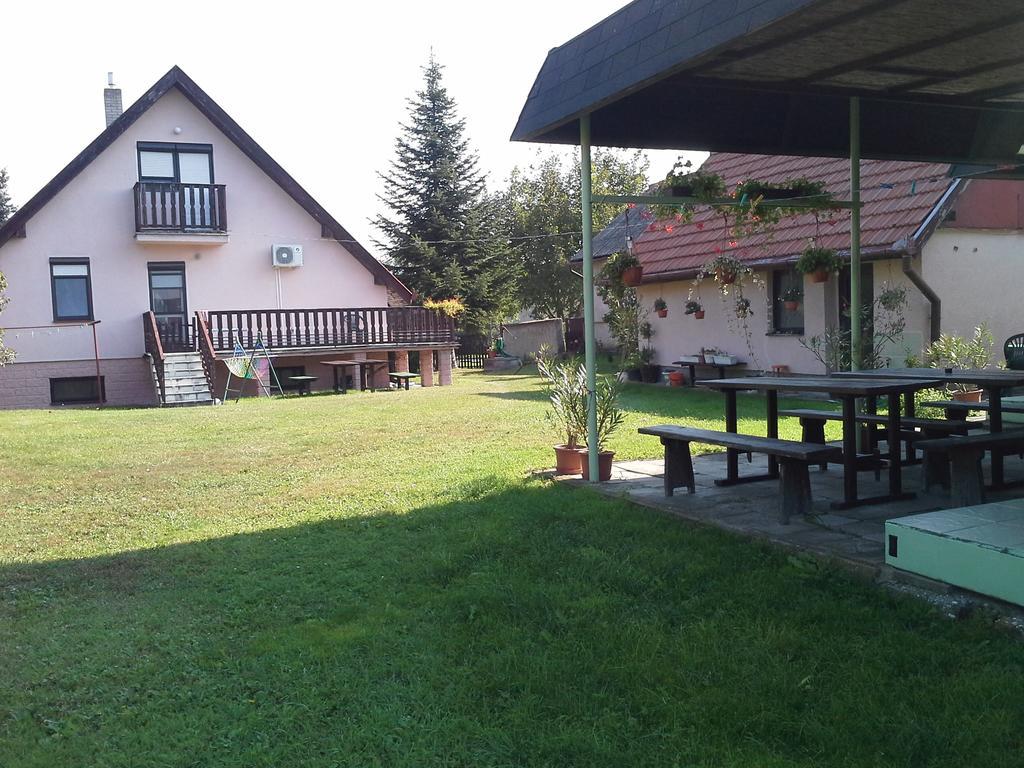 Utulny Privat Apartment Veľký Meder Екстериор снимка