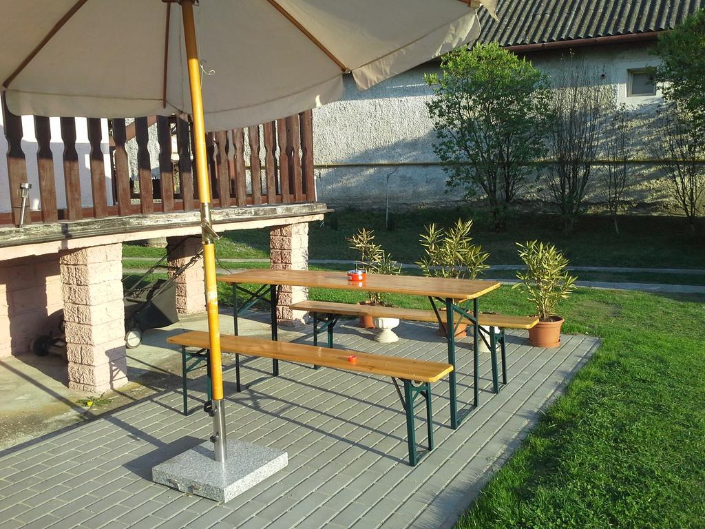 Utulny Privat Apartment Veľký Meder Екстериор снимка